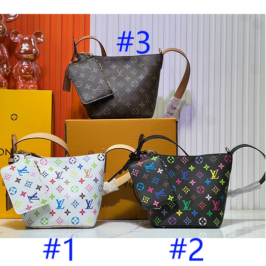 2WE40BDE Stylish leather bag