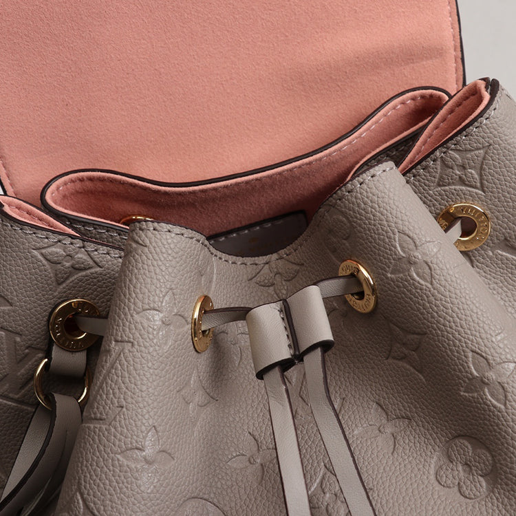 1E065BDE Stylish leather bag 