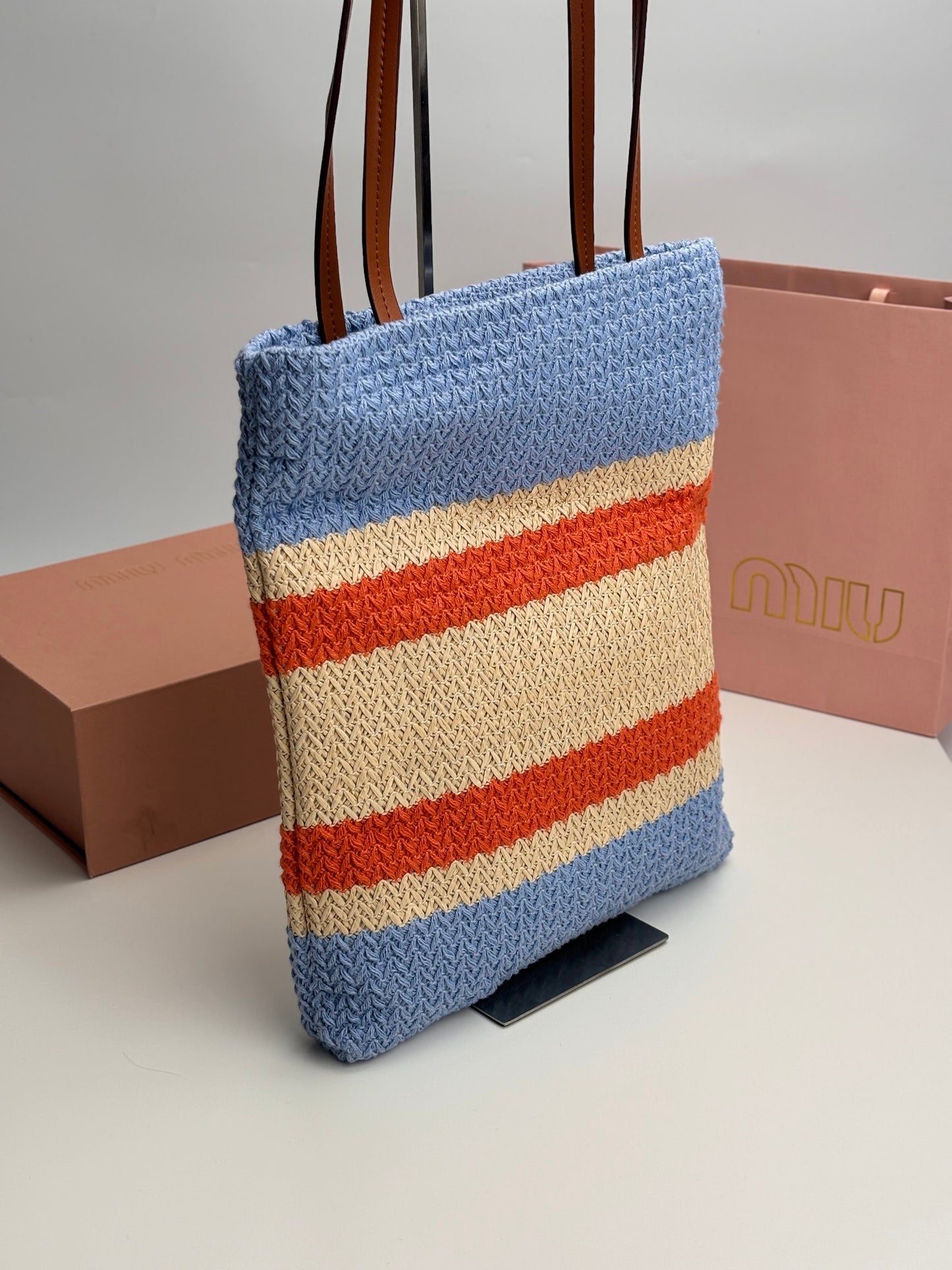 1XA77BDE Stylish Woven Bag