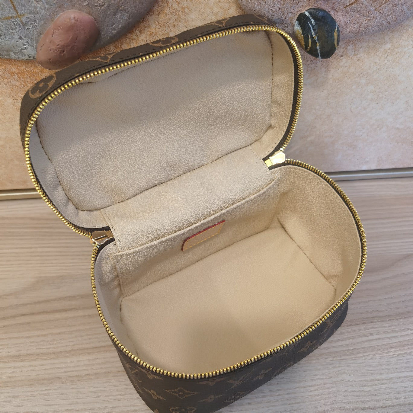 1XE273BDE Stylish leather bag 