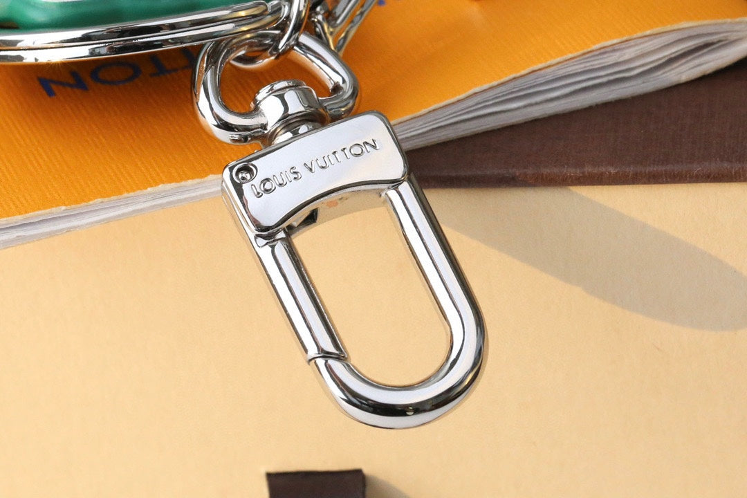 3RE24ADE Stylish key closure