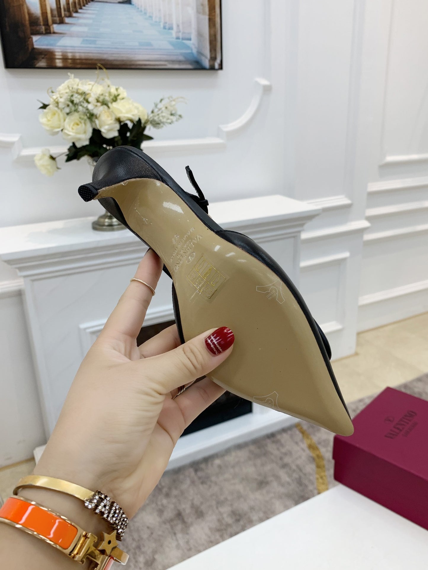2YVL28ZDE Stylish leather  High heels