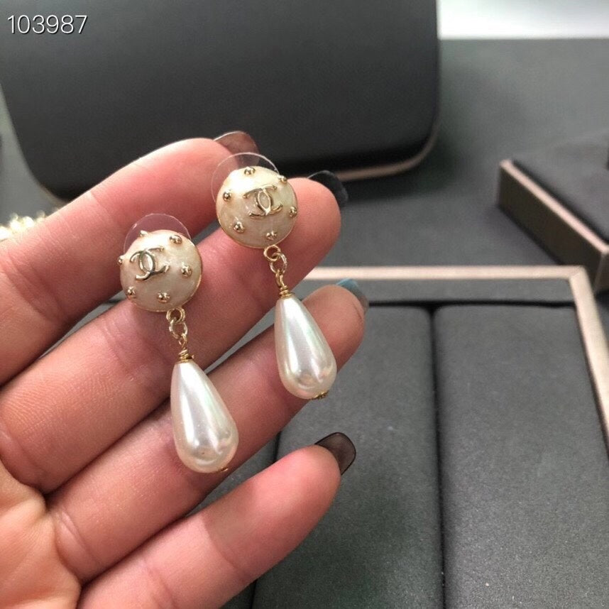 14C32EDE Stylish Earrings