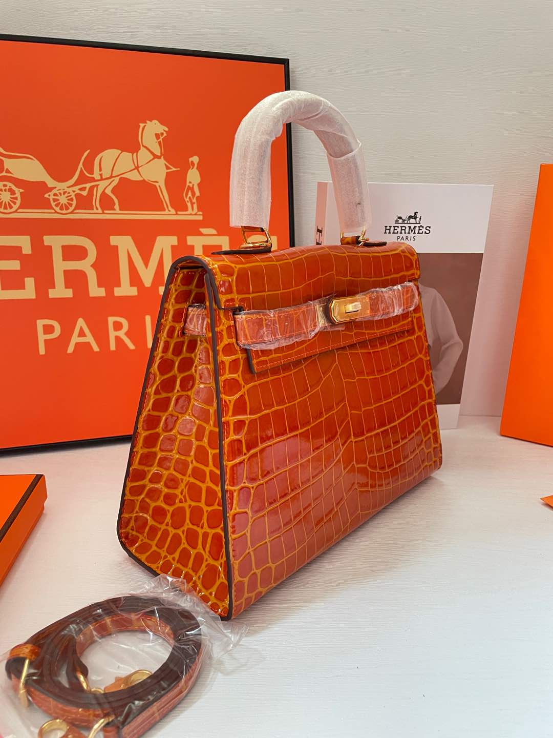 2WH28BDE Stylish leather bag