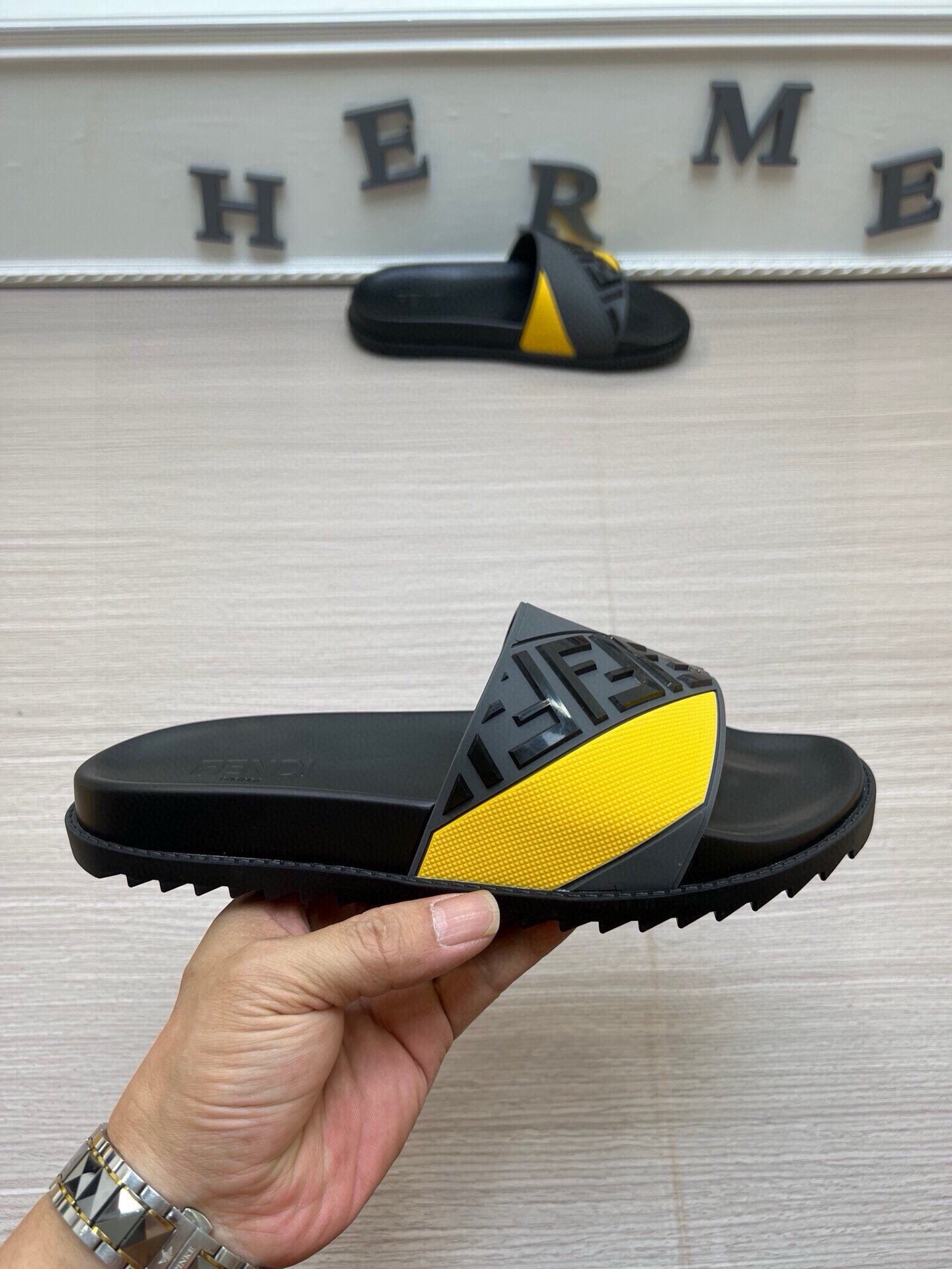 535ZF284ZDE Stylish Slippers