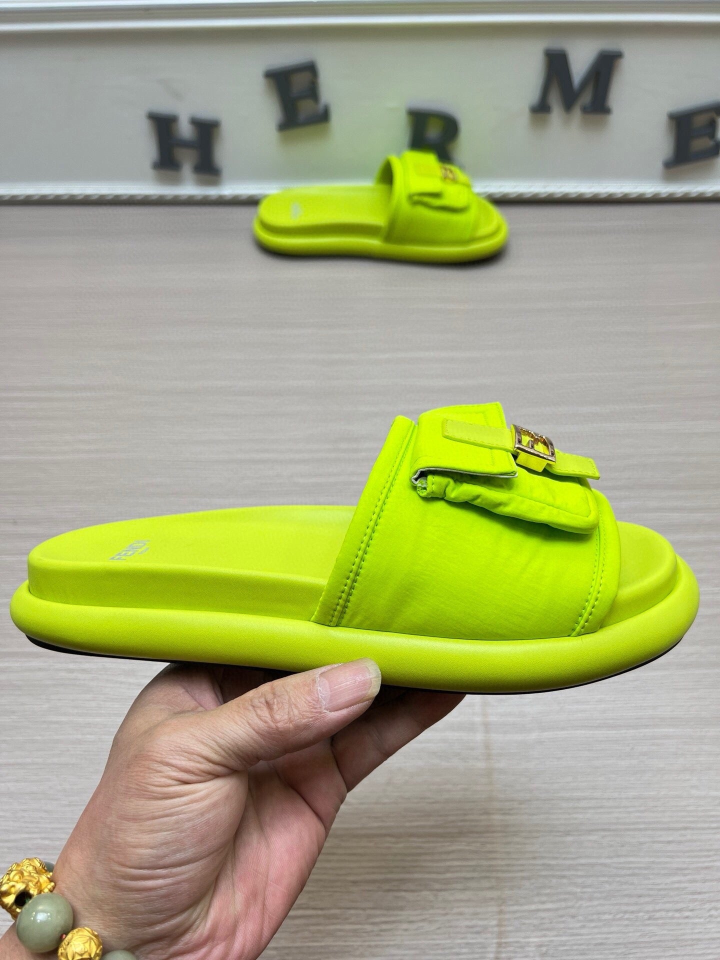 54F125ZDE Stylish slippers