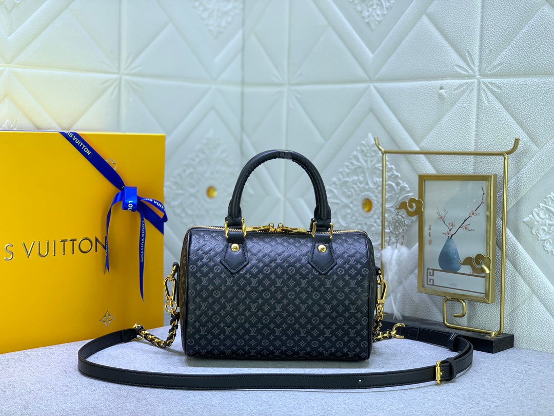 1XE143BDE Stylish leather bag 