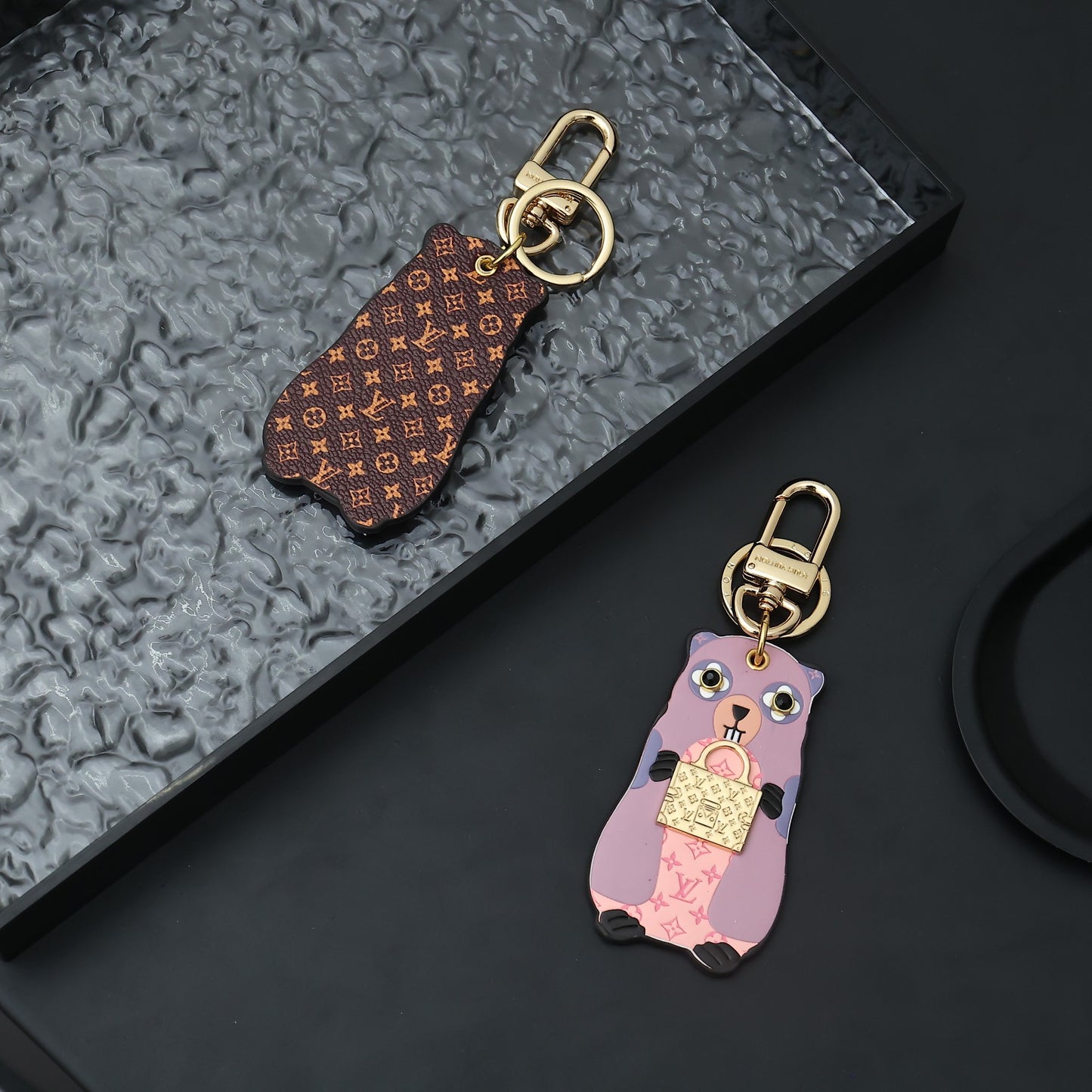 14E88ADE Stylish key closure