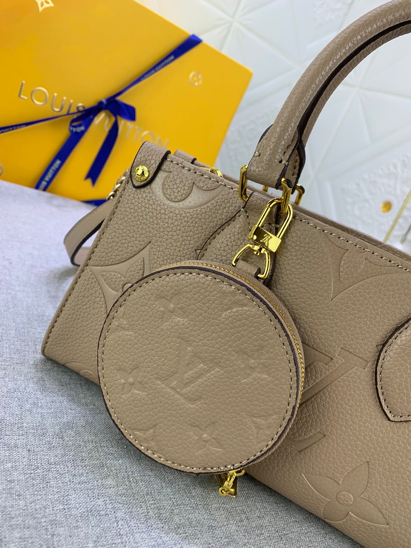 2XE320BDE Stylish leather bag 