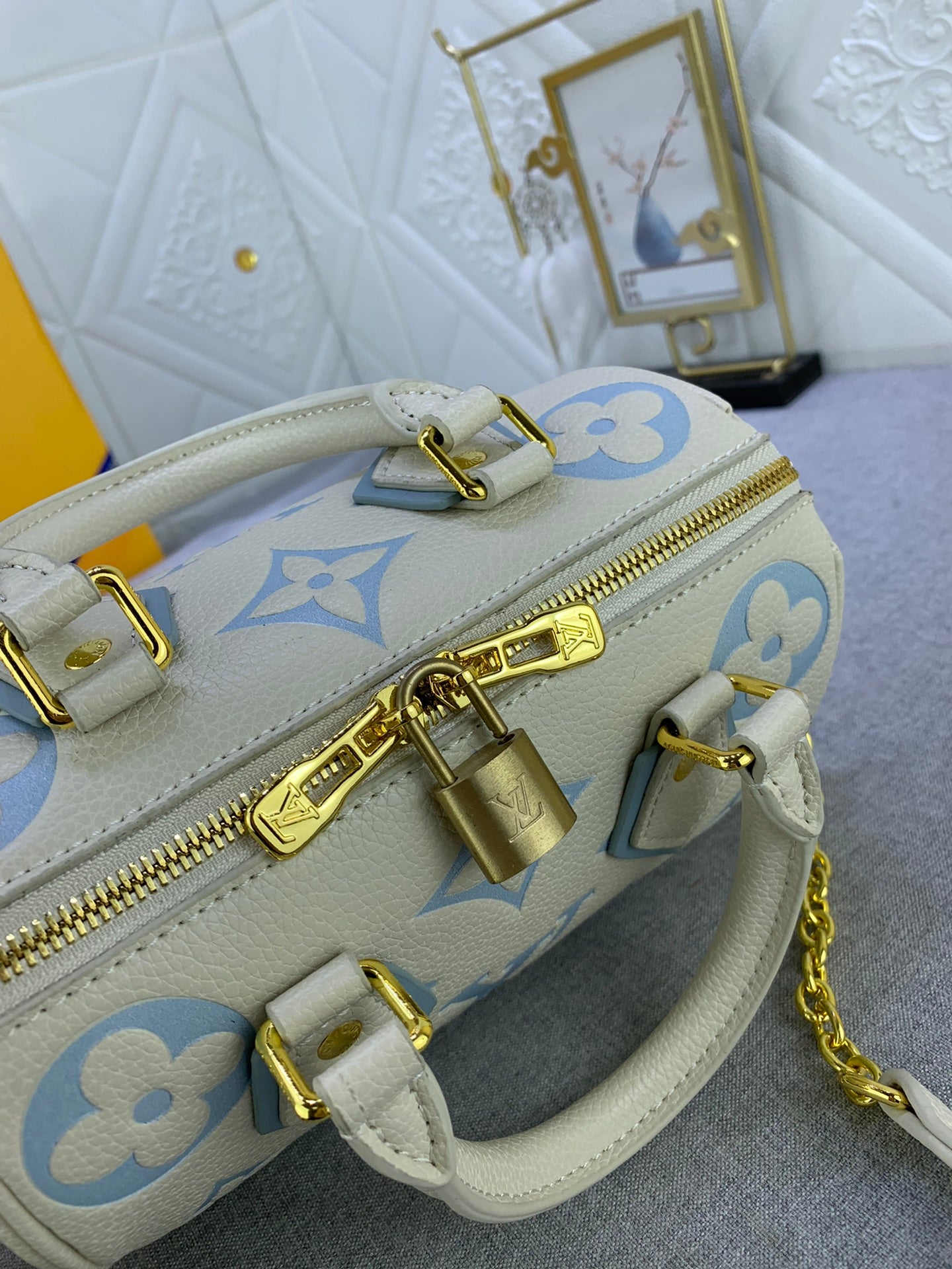 2XE264BDE Stylish leather bag 