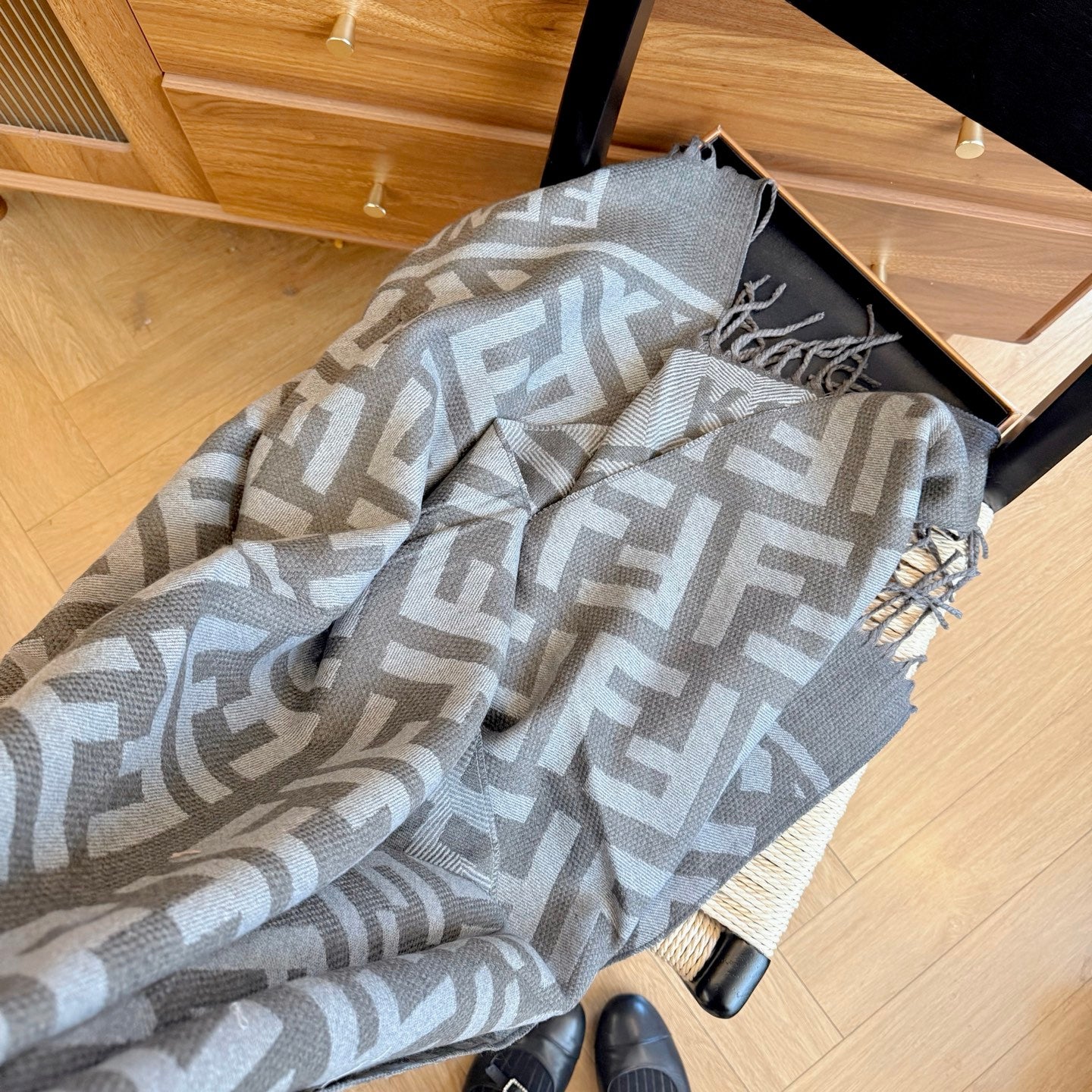 185ZF68WDE Stylish  Winter Scarves