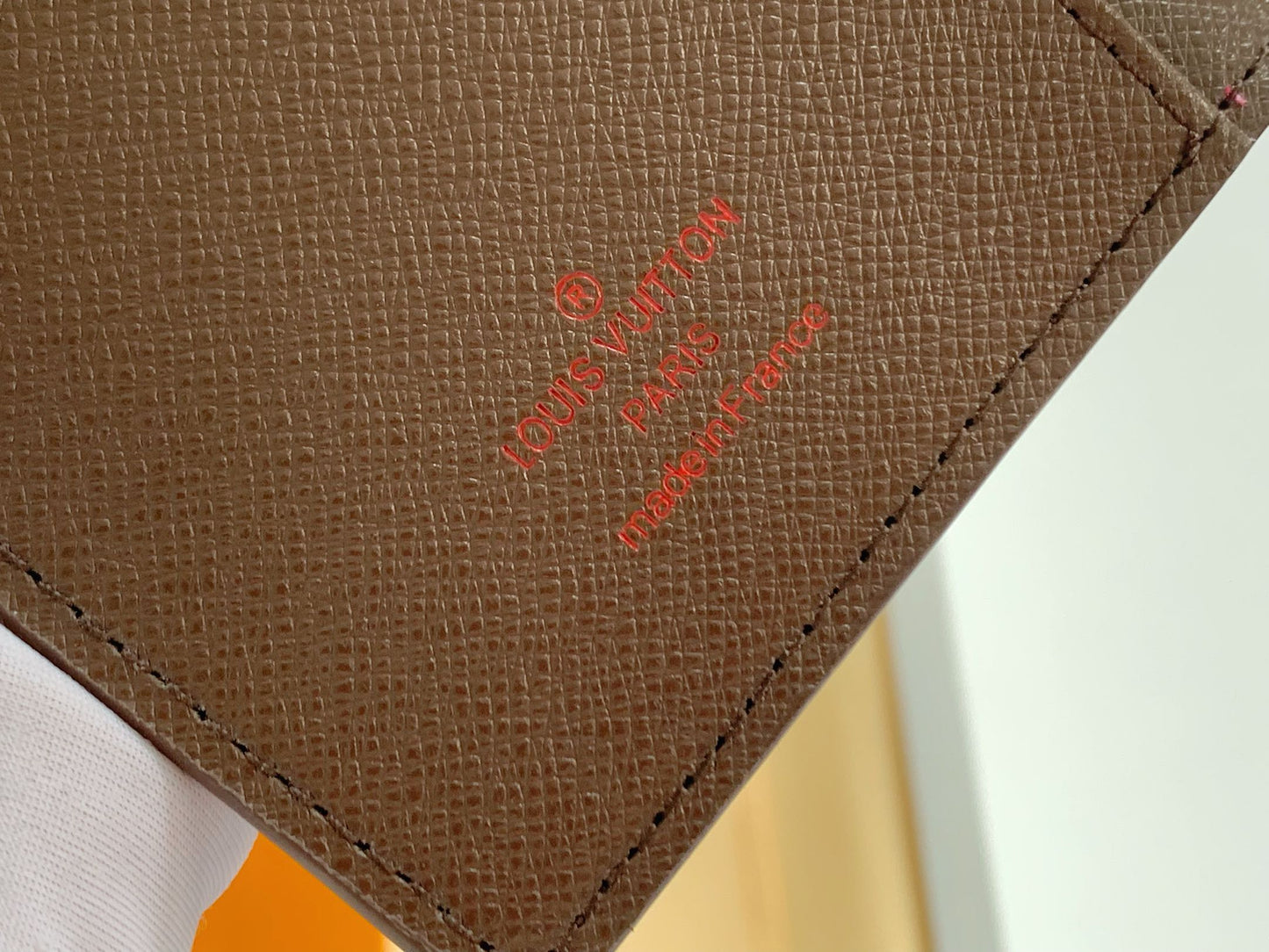 1XE73BDE Stylish leather wallets with package