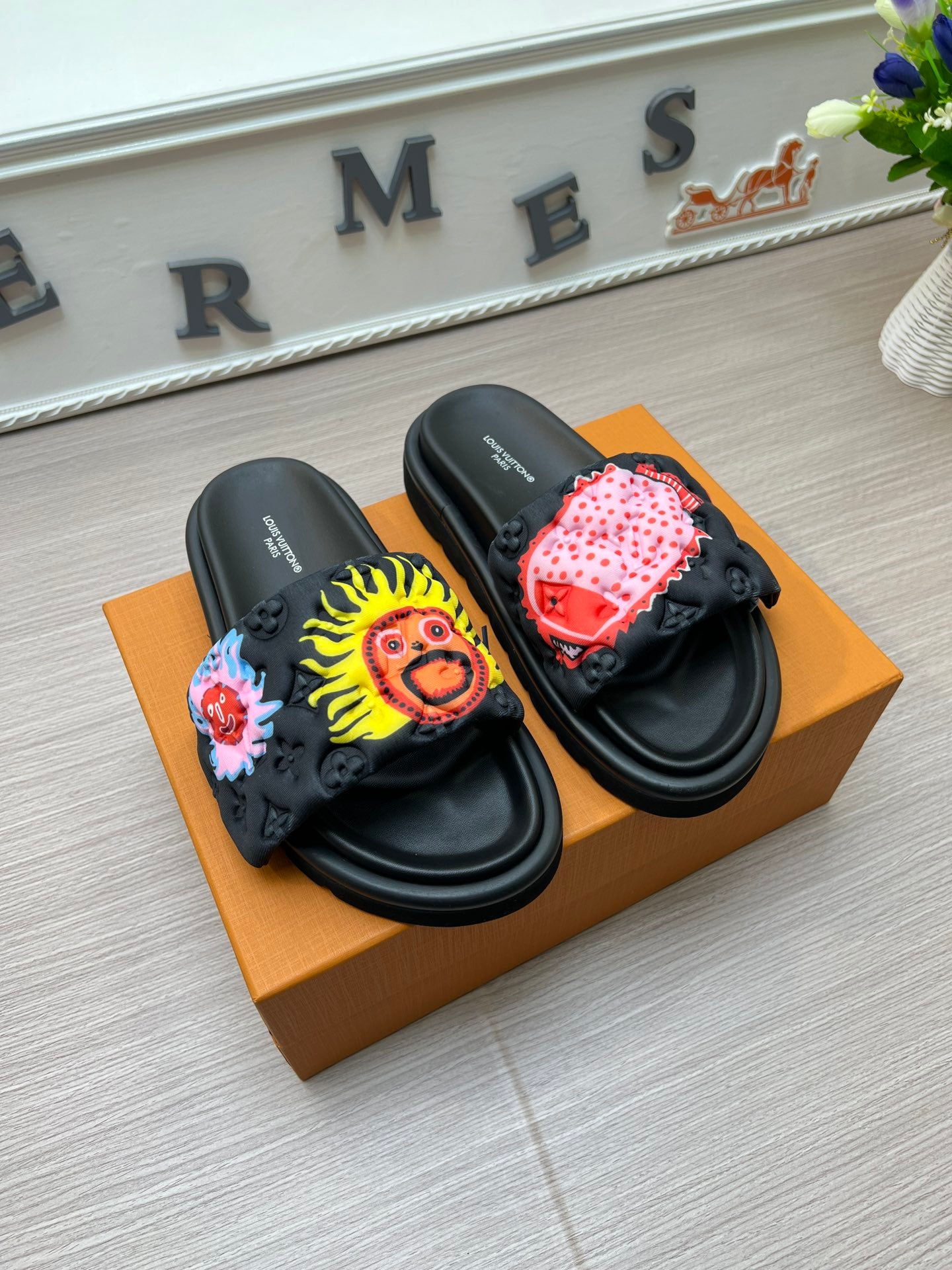 5YE154ZDE Stylish Slippers