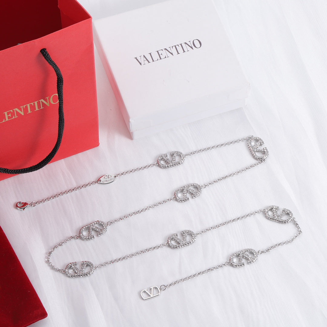 1YVL24XDE Stylish Necklaces