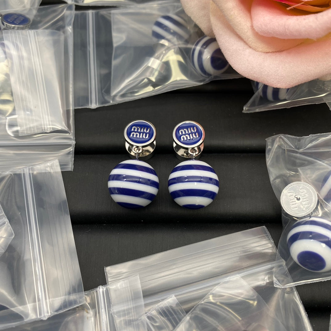 14A993EDE Stylish Earrings