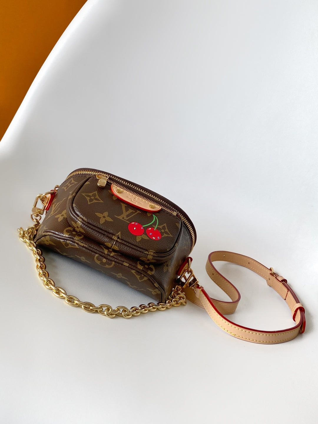 15RE37BDE Stylish leather bag