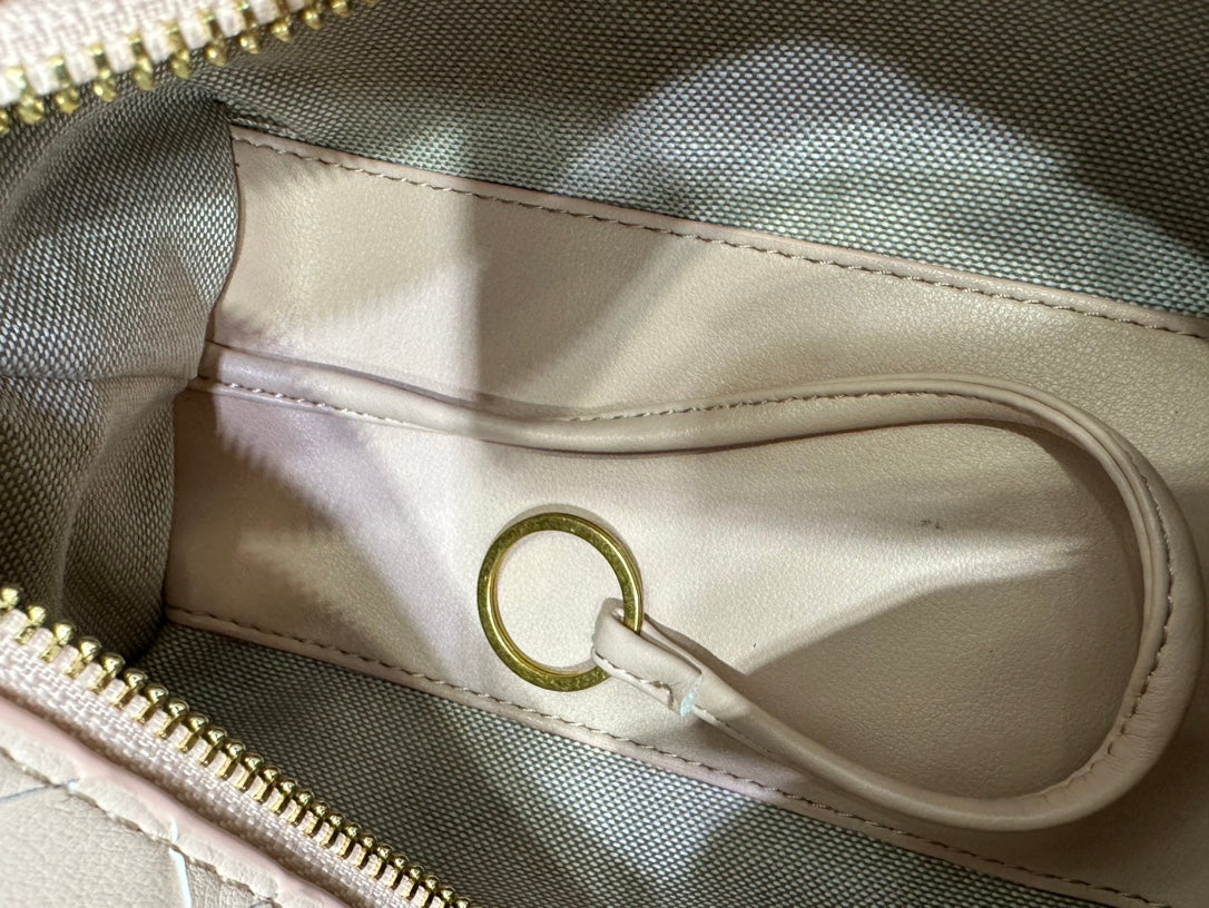 1XA84BDE Stylish leather bag