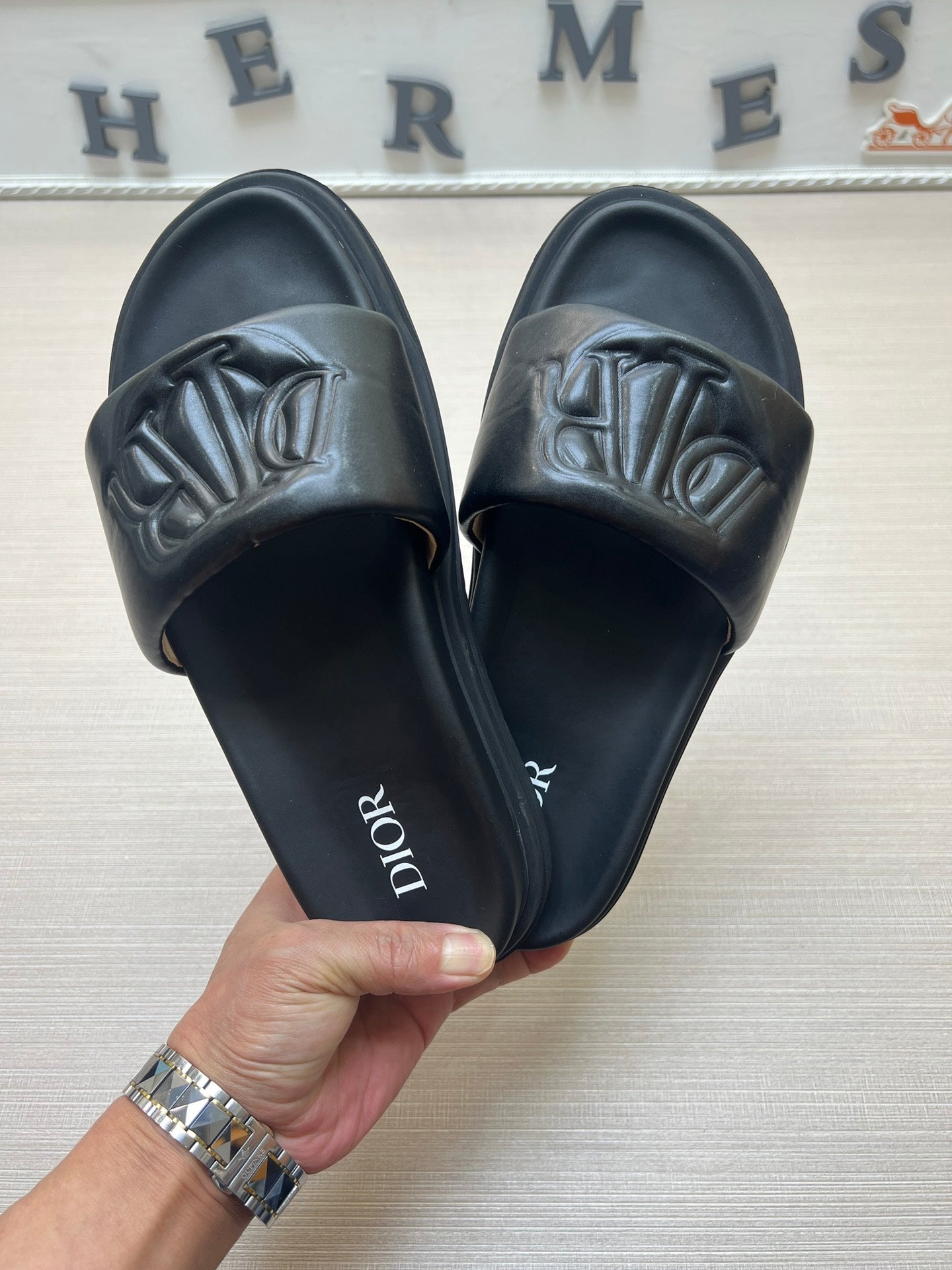 54D167ZDE Stylish leather slippers