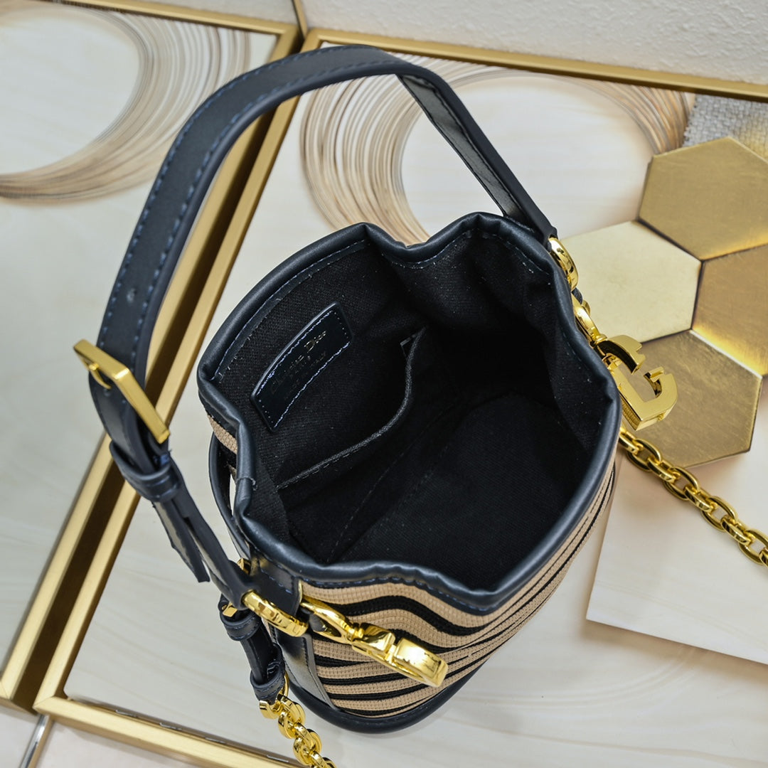 2XD370BDE Stylish leather bag 