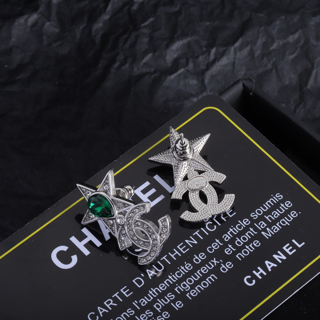 15QC13EDE Stylish Earrings