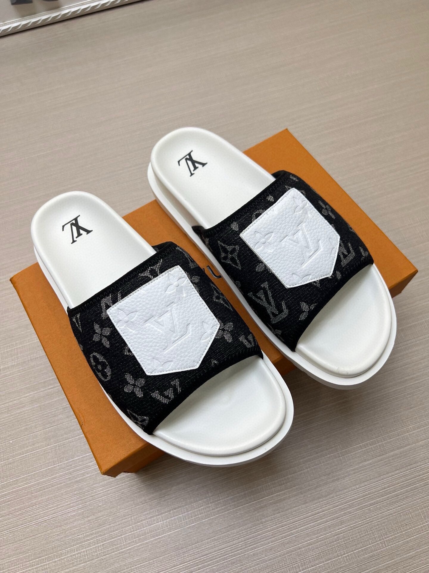 5WE252ZDE Stylish Slippers