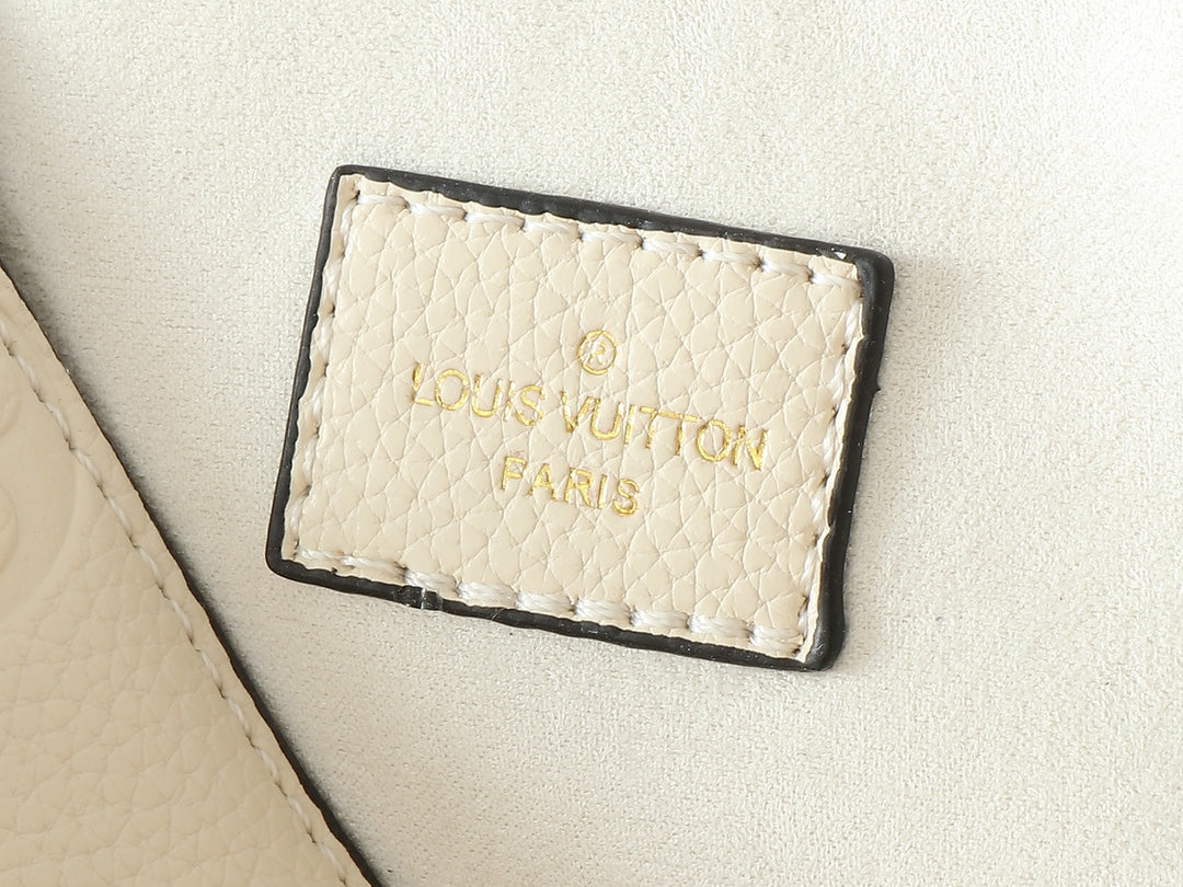 15XE3BDE Stylish leather bag