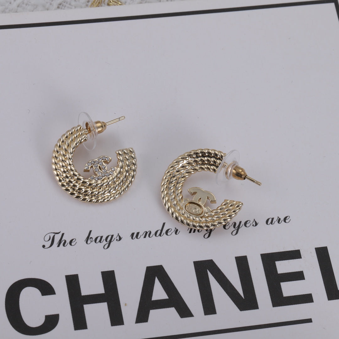 14C216EDE Stylish Earrings