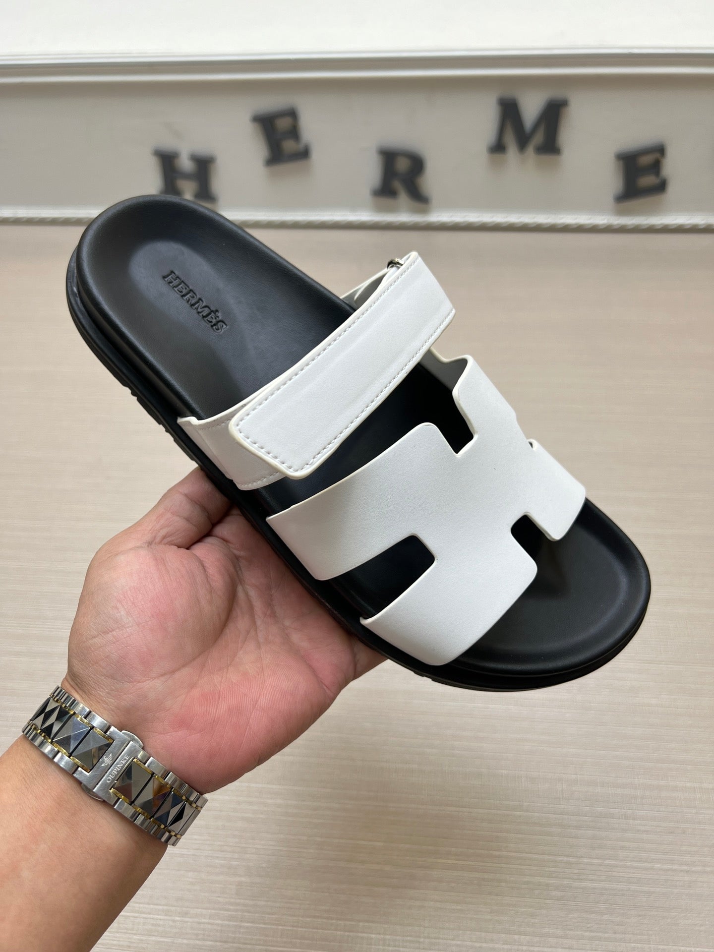 54H1ZDE Stylish slippers