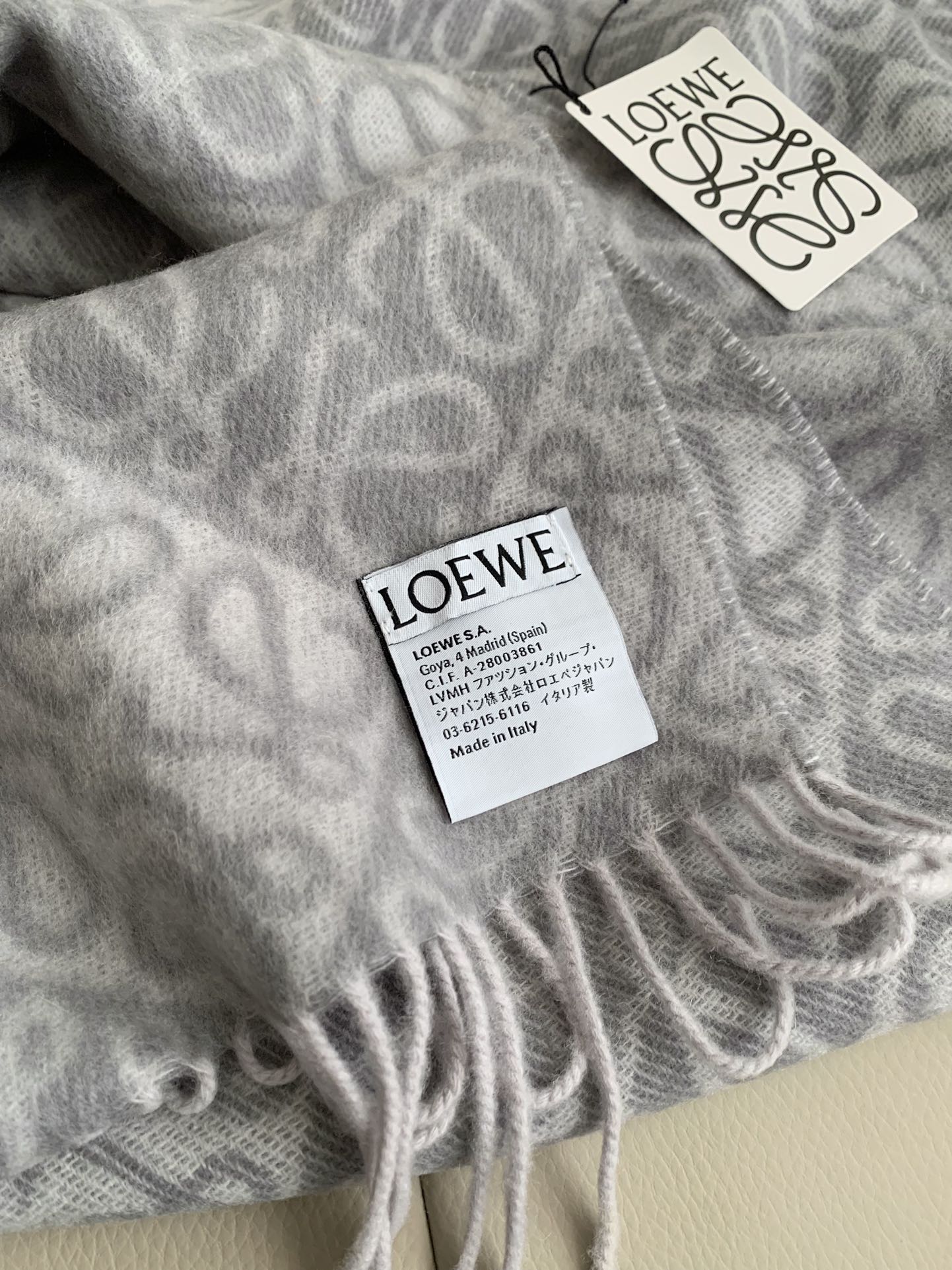 185RA64WDE Stylish Winter Scarves