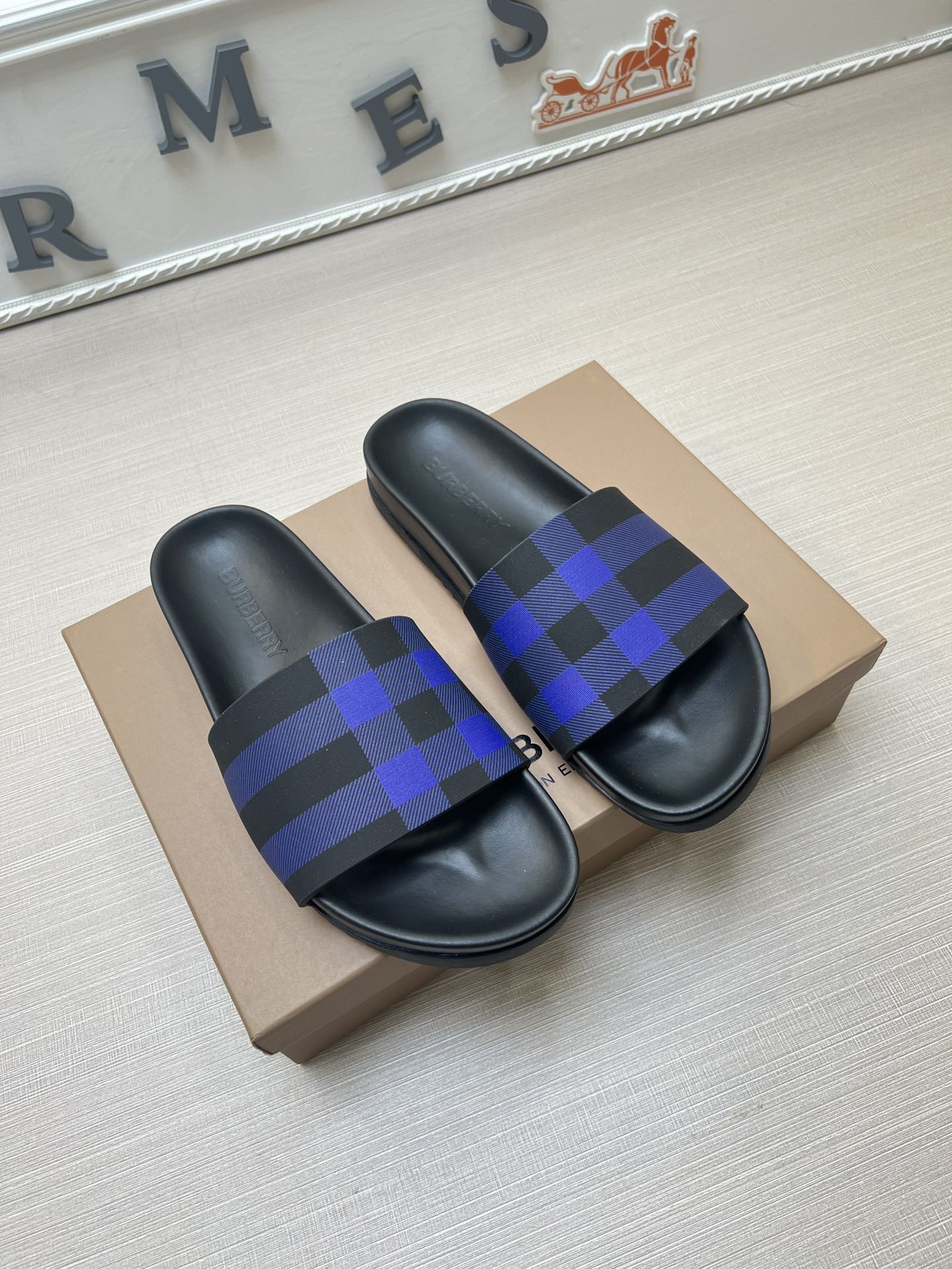 54R119ZDE Stylish slippers