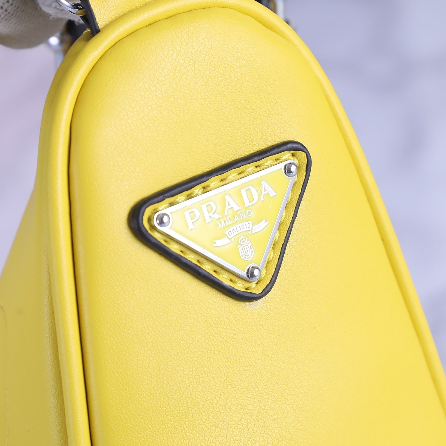 1XPD82BDE Stylish leather bag 