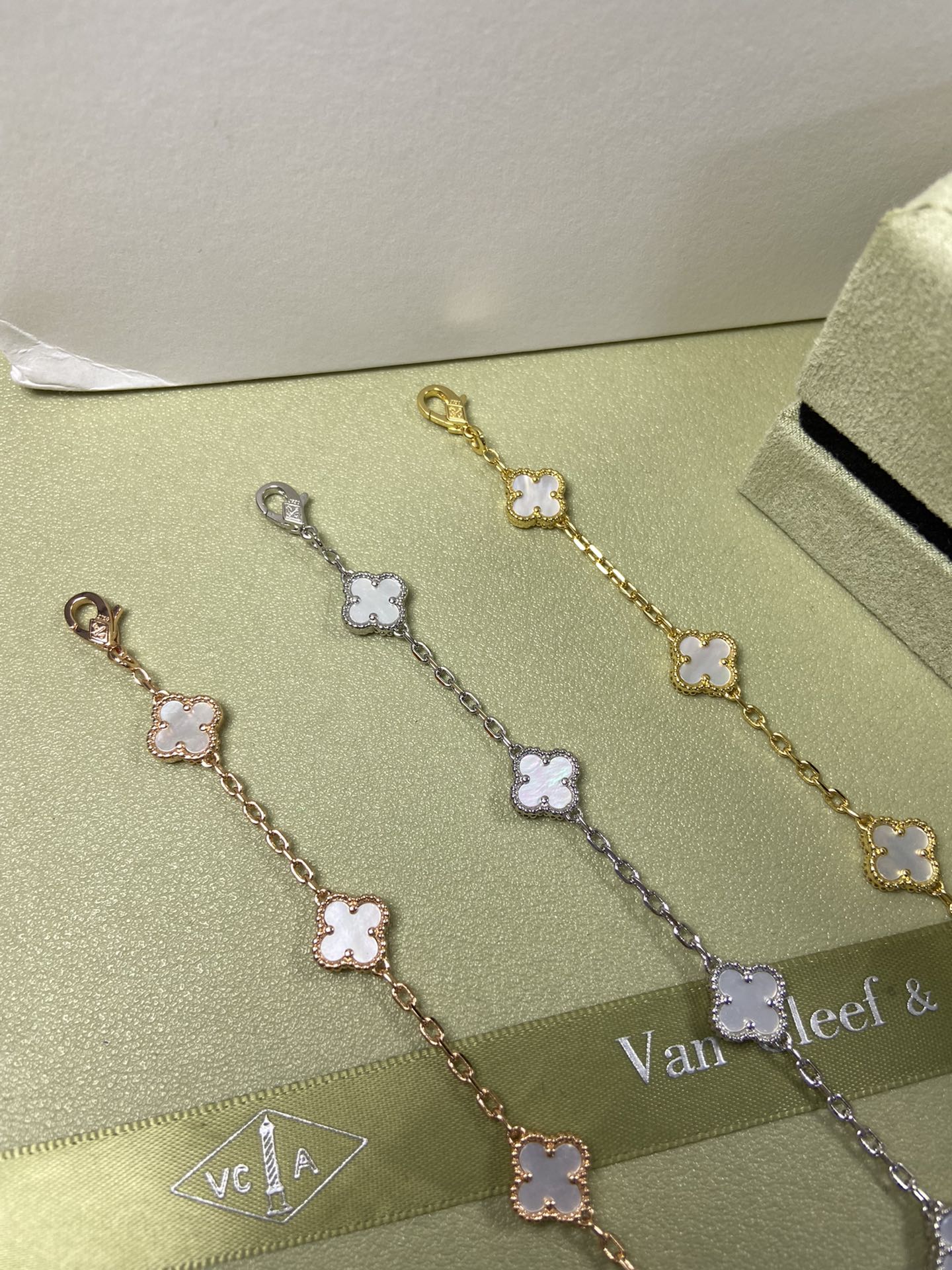 5XVA183KDE Stylishbracelets 6 flowers mini size 0.9cm flower