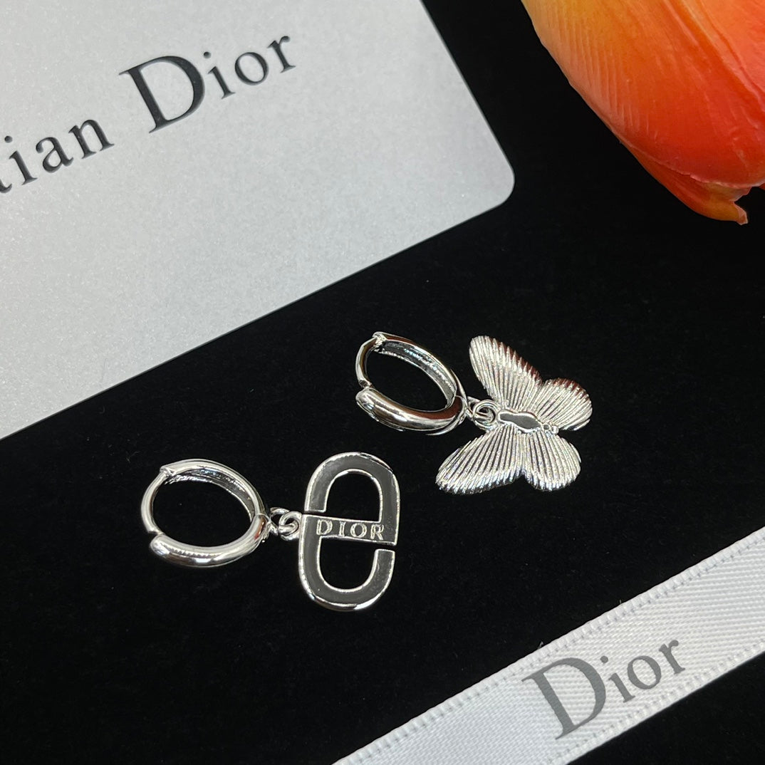 14D1062EDE Stylish Earrings