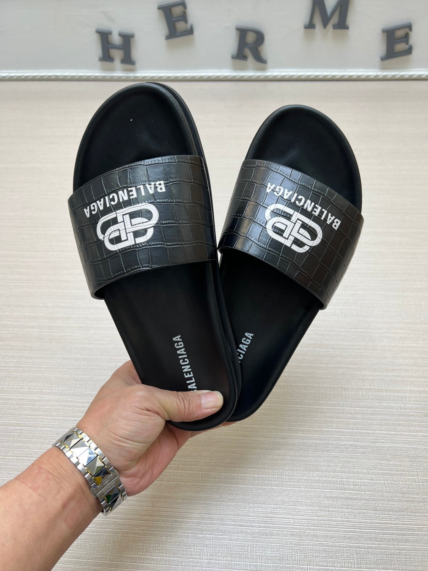 54J99ZDE Stylish slippers