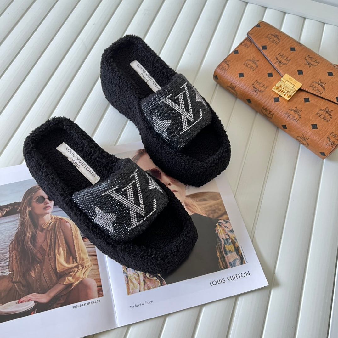 14E91ZDE Stylish Slippers