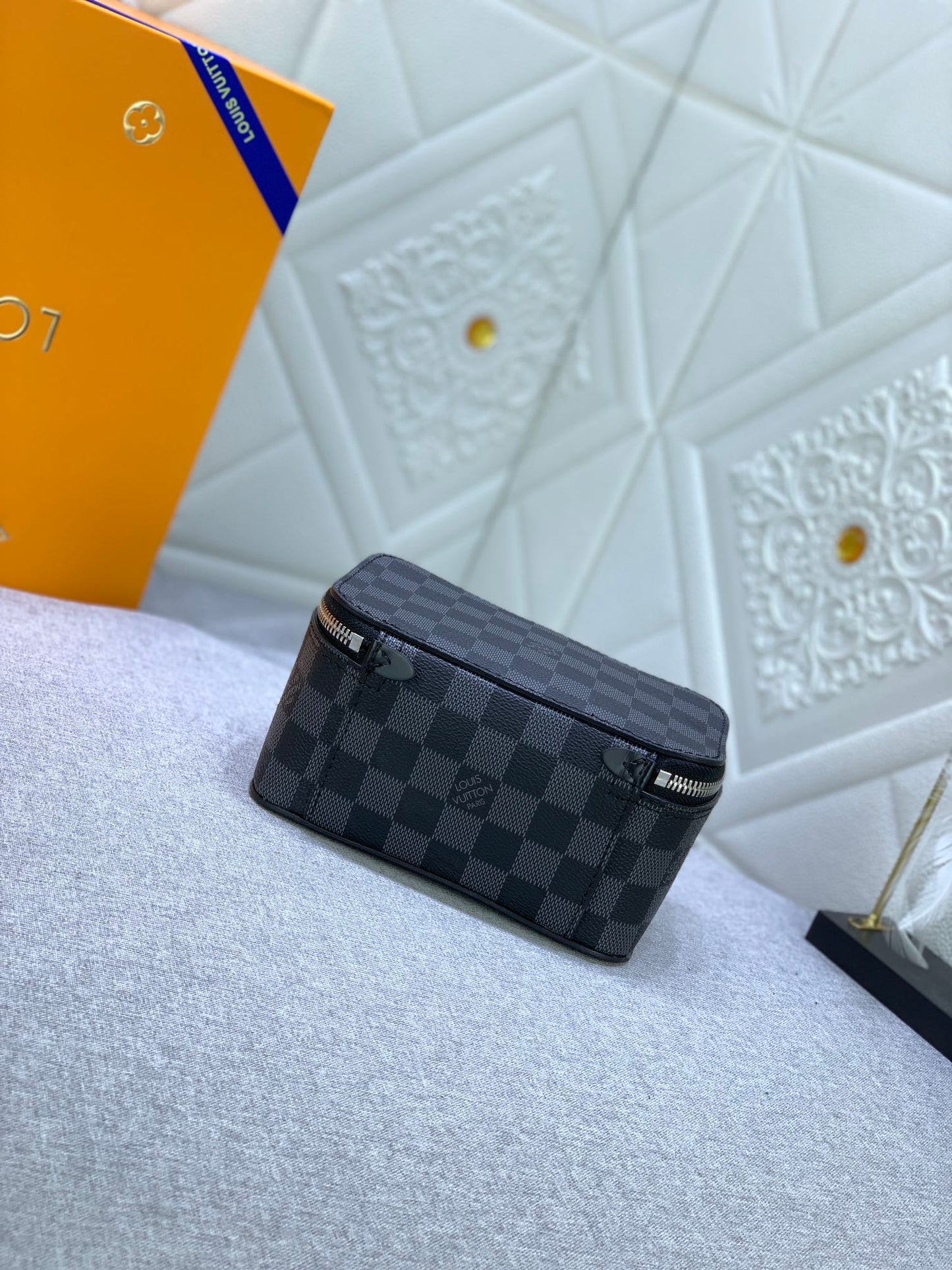 1XE272BDE Stylish leather bag 