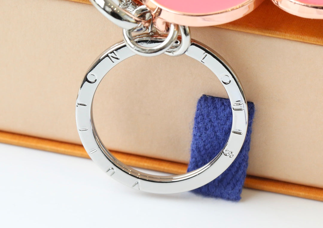 14E67ADE Stylish key closure