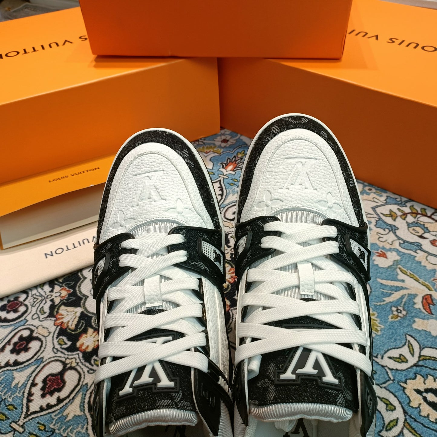 1XE23ZDE Stylish Sneakers