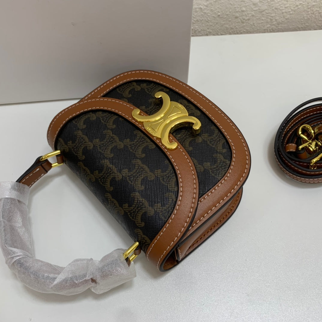 1XCL40BDE Stylish leather bag 