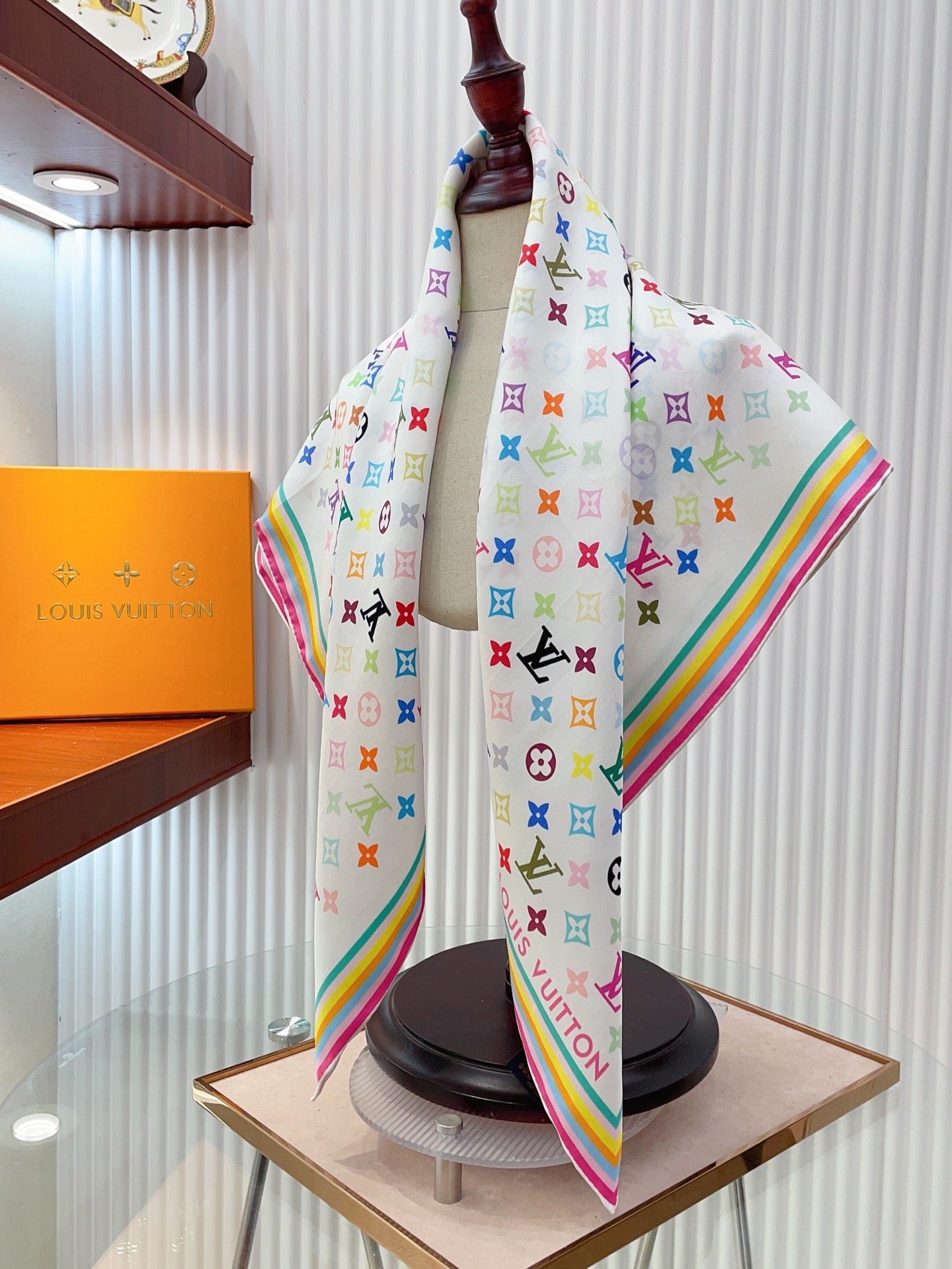 135ZE201WDE Stylish Silk Scarve