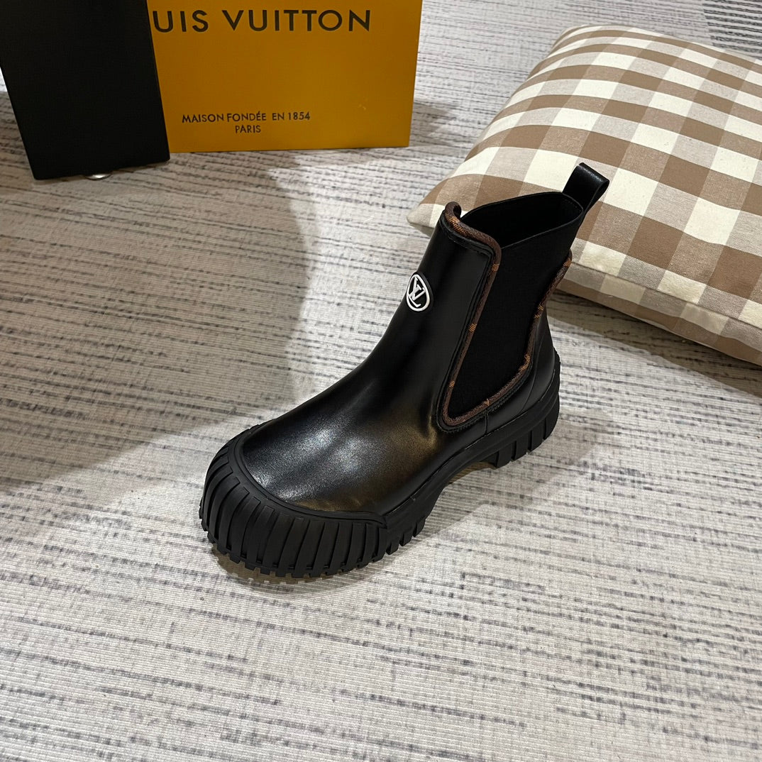1JE8ZDE Stylish leather boots