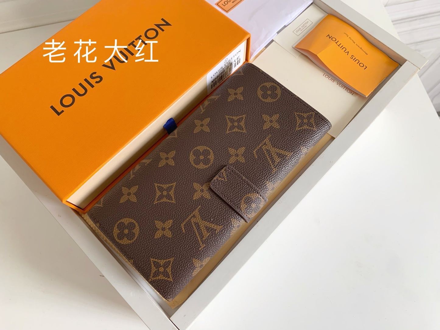 1XE73BDE Stylish leather wallets with package