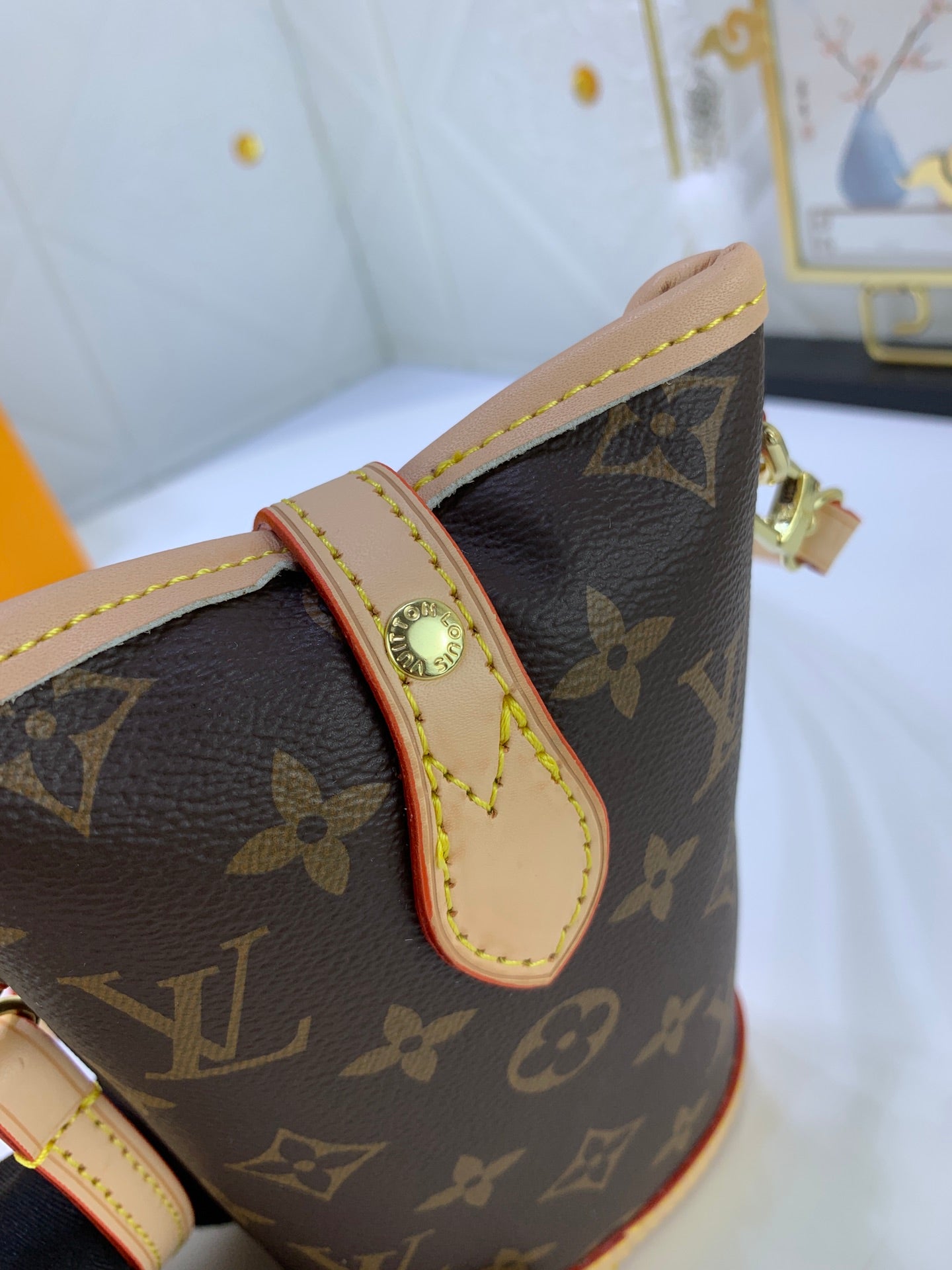 2WE48BDE Stylish leather bag