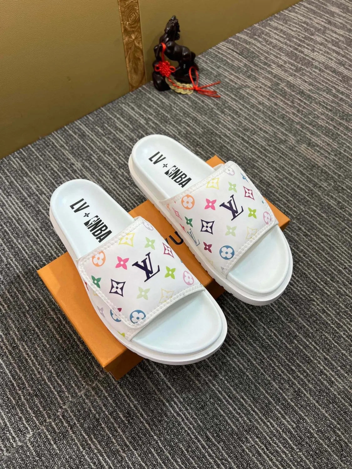 5YE47ZDE Stylish Slippers