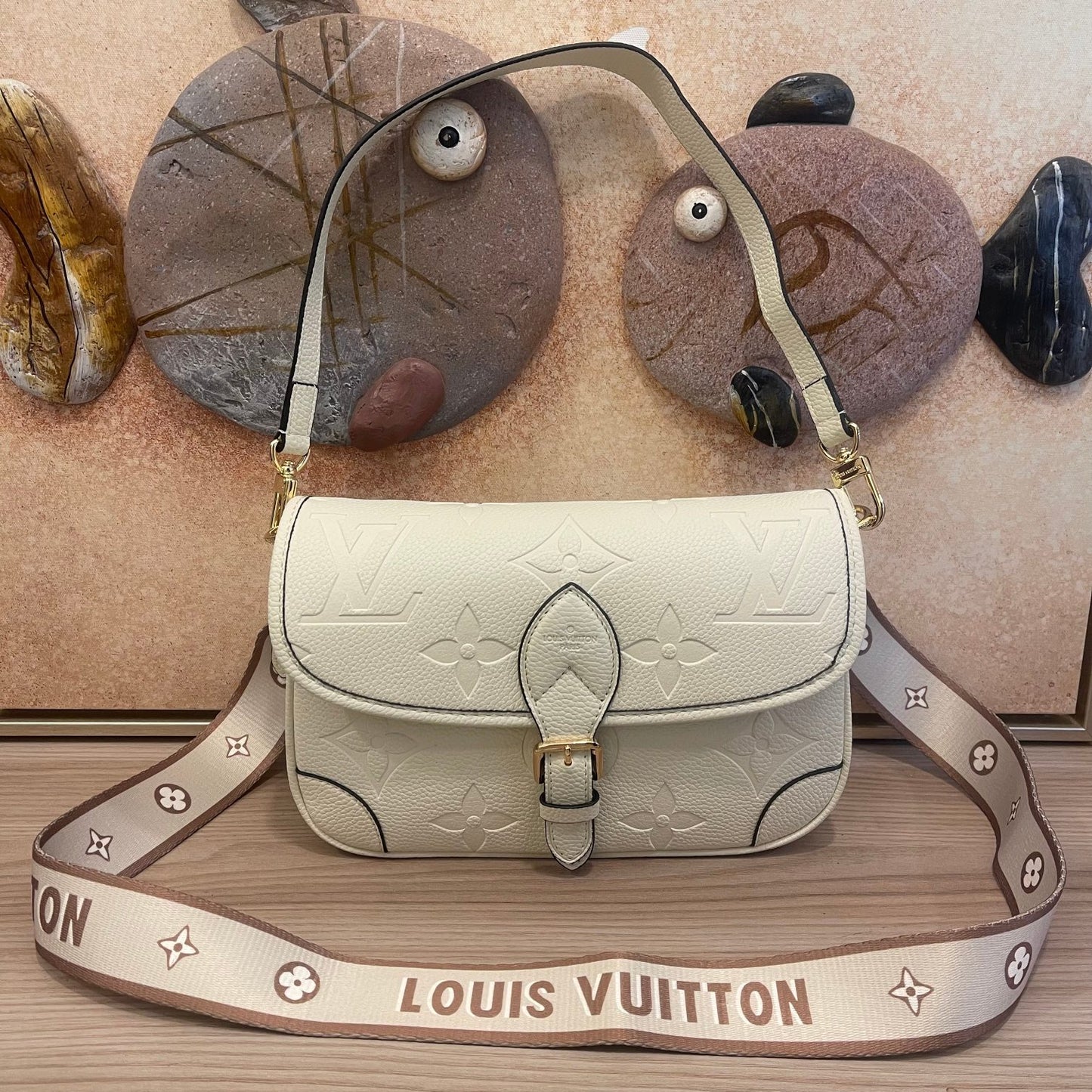 2XE028BDE Stylish leather bag 