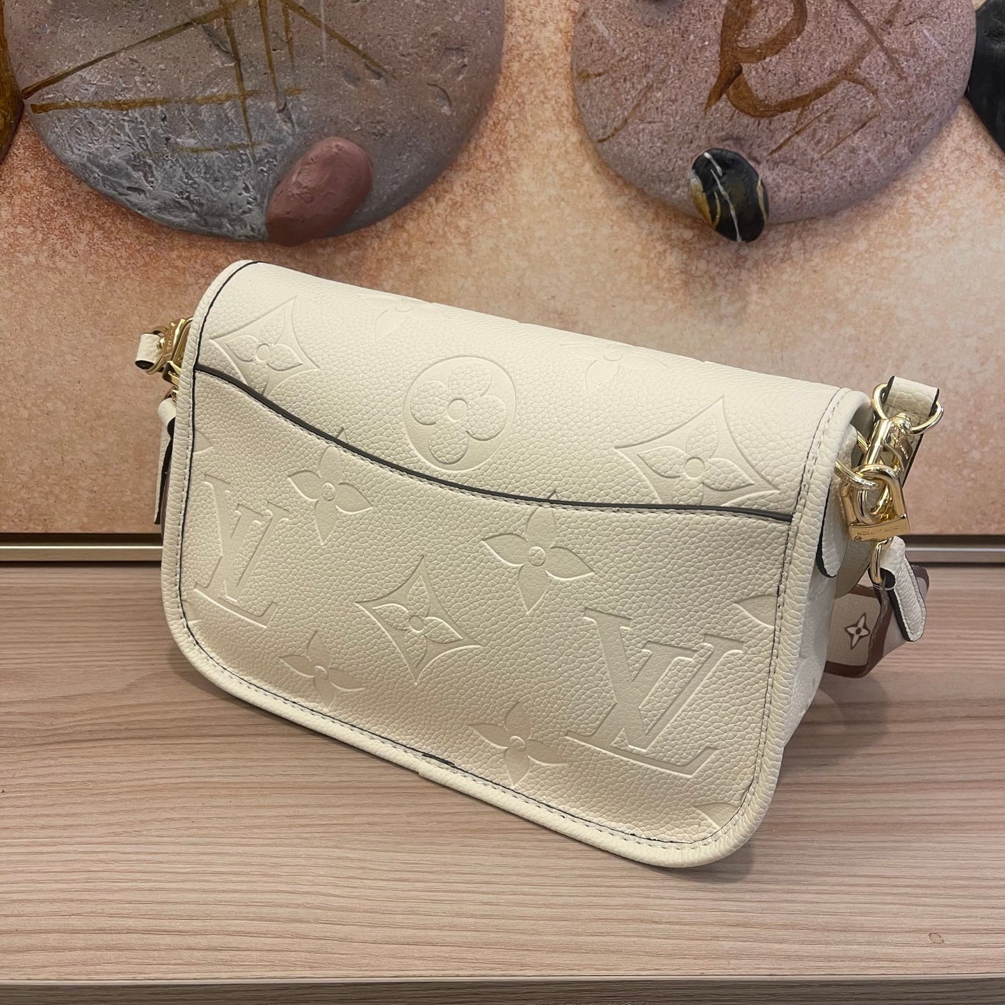 2XE028BDE Stylish leather bag 