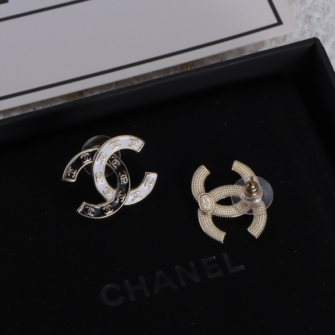 14C14EDE Stylish Earrings