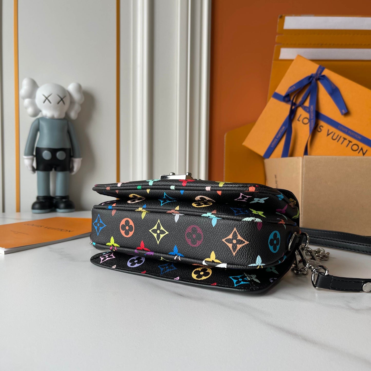 155NE38BDE Stylish leather bag