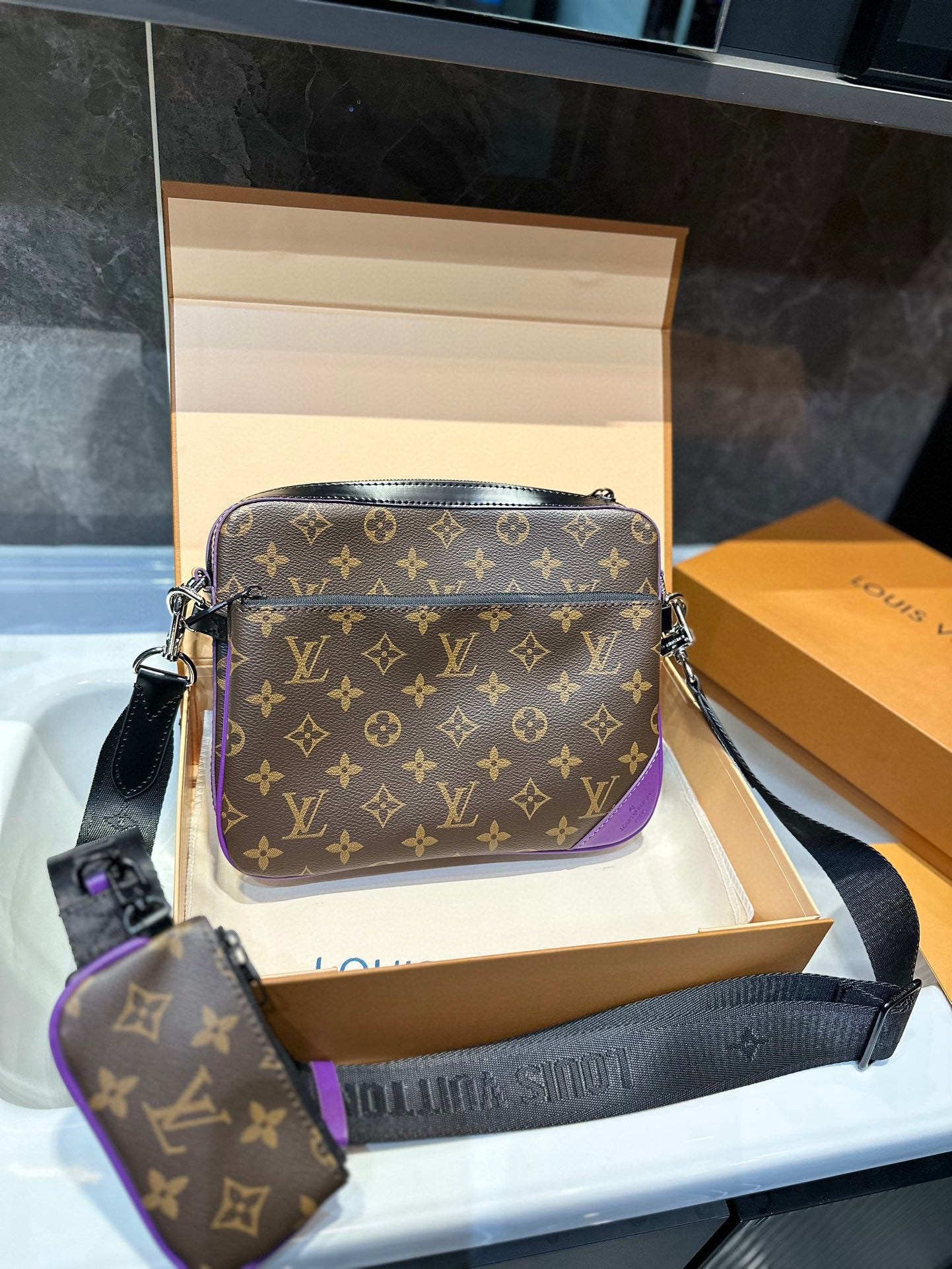 6XE230BDE Stylish leather bag 