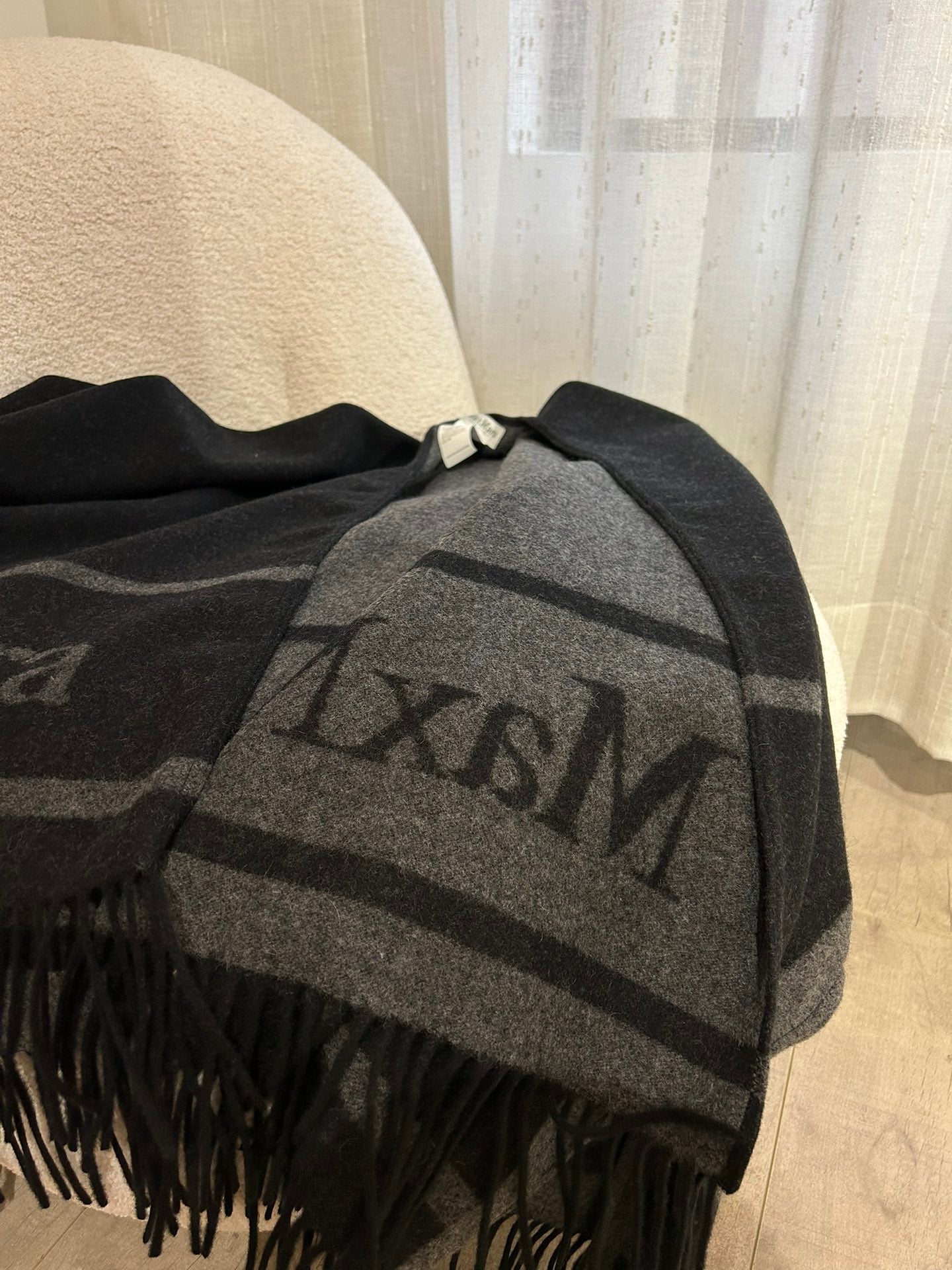 185ZA54WDE Stylish cape